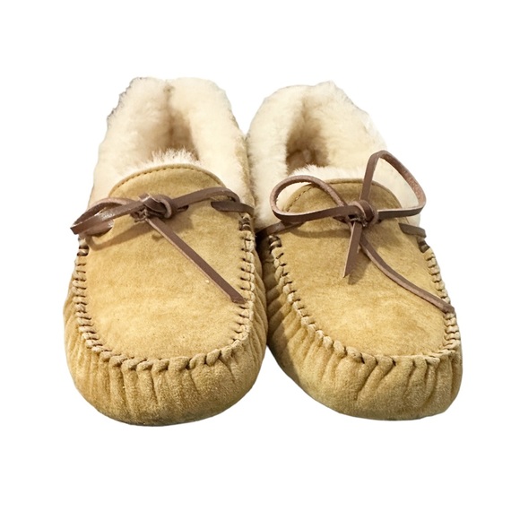 BRAND NEW NEVER WORN Brown Moccasins Comfy Fuzzy Interior in Size 7 - Picture 2 of 5